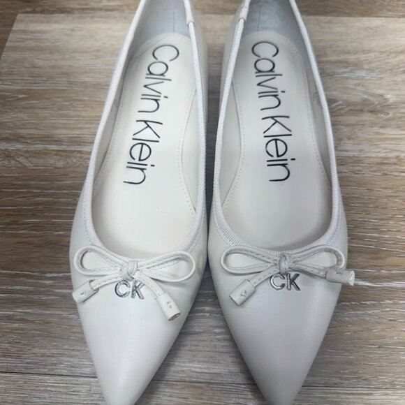 Calvin Klein Kirra Bow Bone Pointed Toe Low Heel Shoes Women's Size 7 - Picture 2 of 7